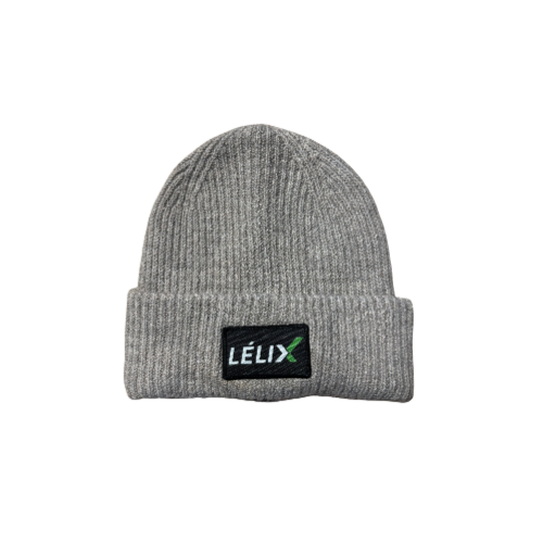 Tuques avec broderies